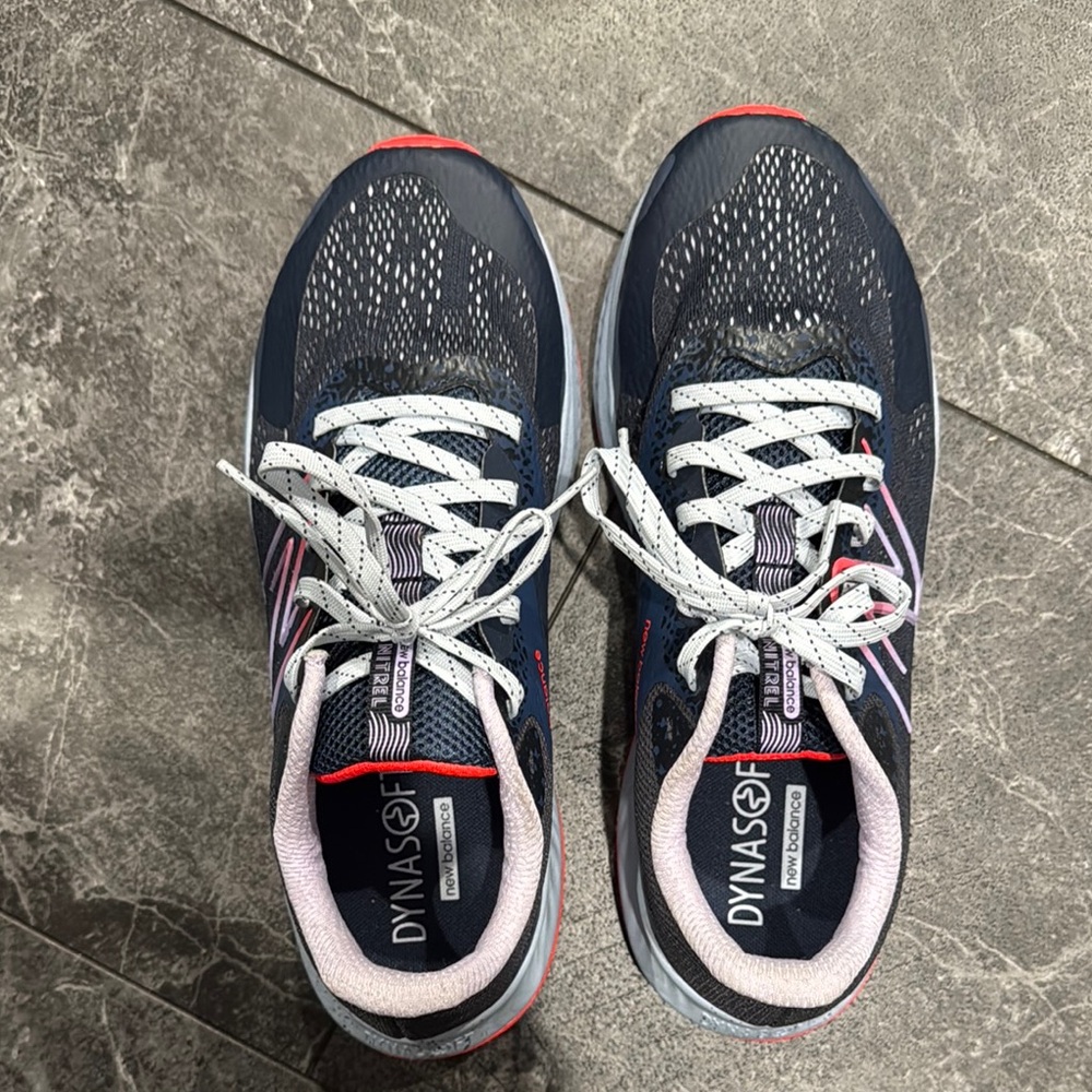 Dynasoft Navy Running Shoes.  These were hardly worn.  In great shape.